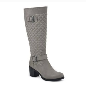 White Mountain Quilted Boots Size 9